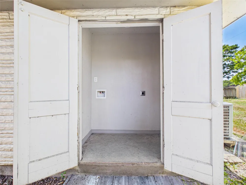302 Sycamore Drive Hitchcock, TX 77563