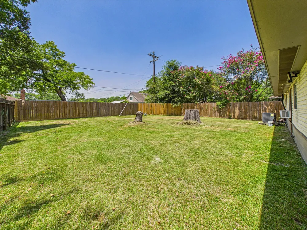 302 Sycamore Drive Hitchcock, TX 77563
