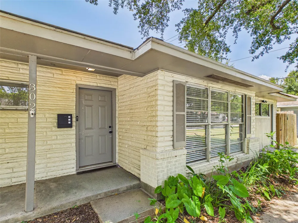 302 Sycamore Drive Hitchcock, TX 77563