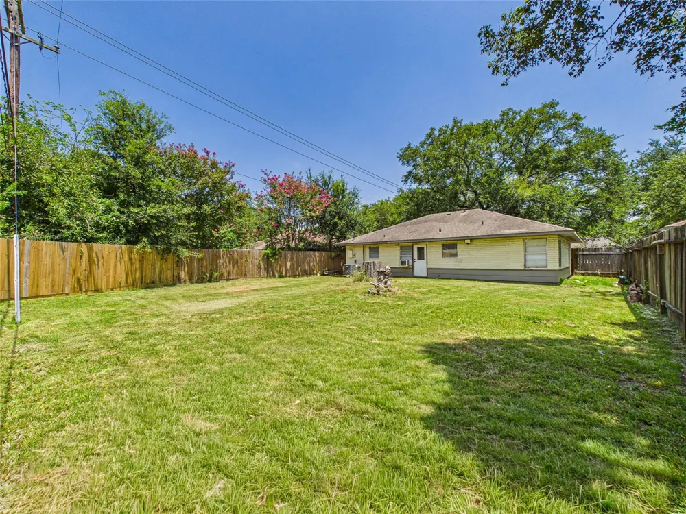 302 Sycamore Drive Hitchcock, TX 77563