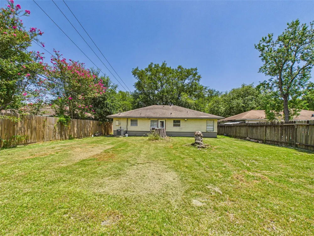 302 Sycamore Drive Hitchcock, TX 77563
