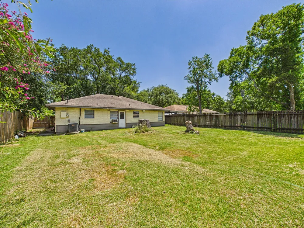 302 Sycamore Drive Hitchcock, TX 77563