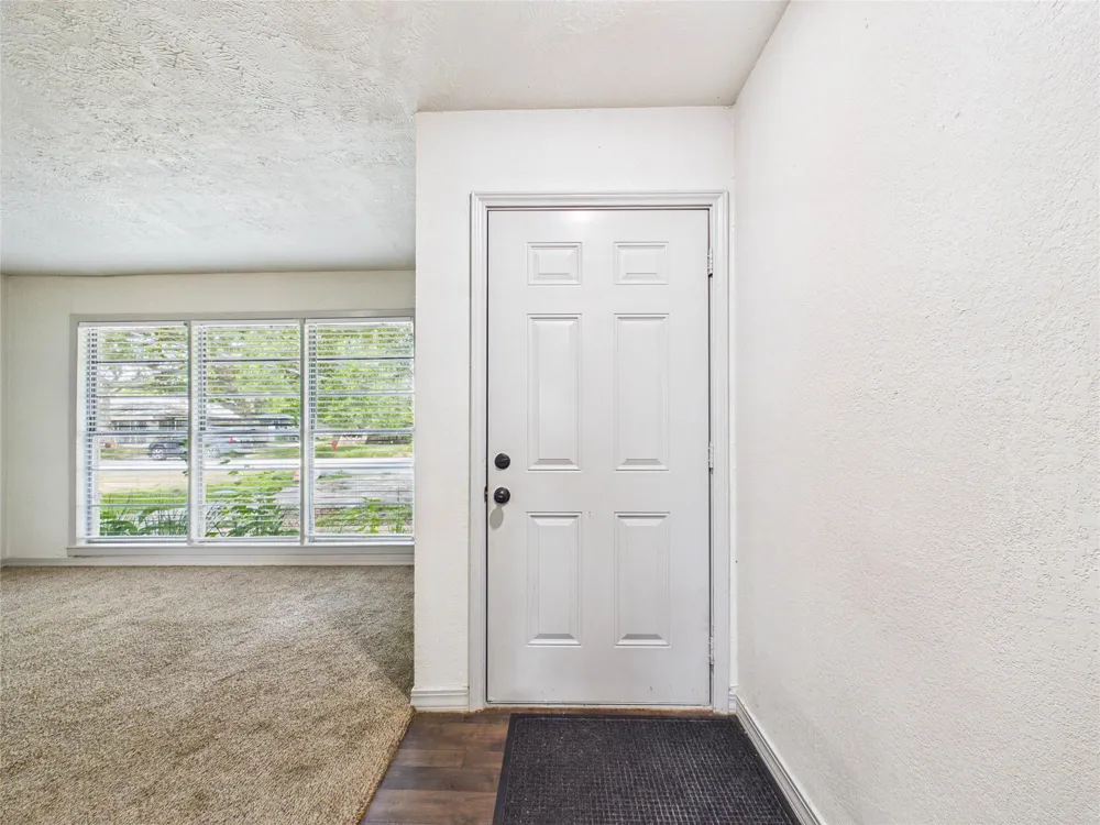 302 Sycamore Drive Hitchcock, TX 77563