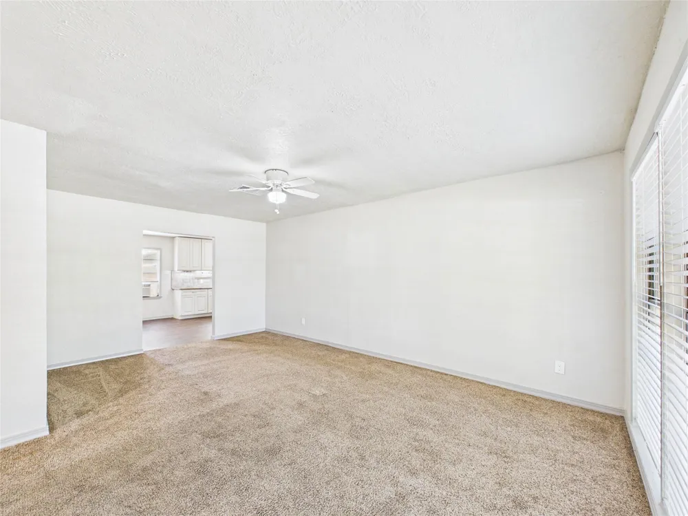 302 Sycamore Drive Hitchcock, TX 77563