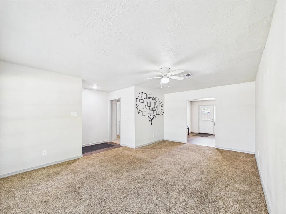 302 Sycamore Drive Hitchcock, TX 77563