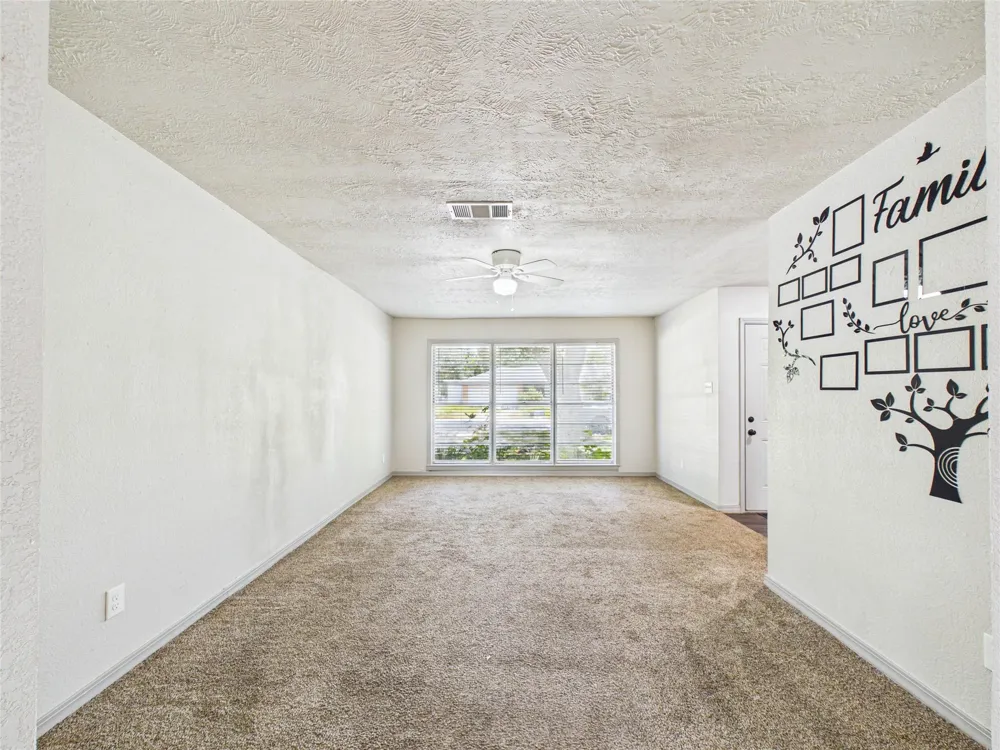 302 Sycamore Drive Hitchcock, TX 77563
