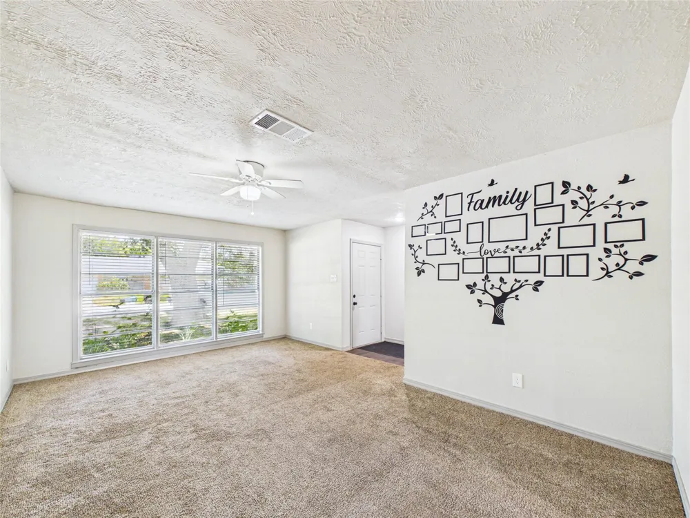 302 Sycamore Drive Hitchcock, TX 77563