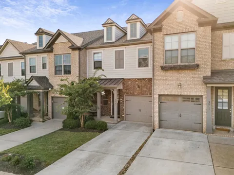 3037 Sassafras Ln