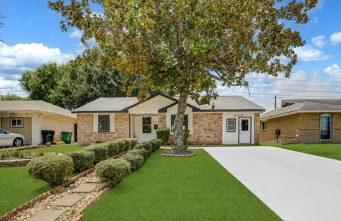 8714 Amblewood Drive