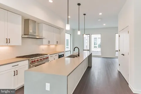 3111 PARKVIEW WALK