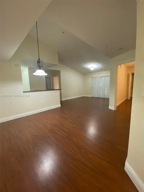 2520 Centergate Dr #303