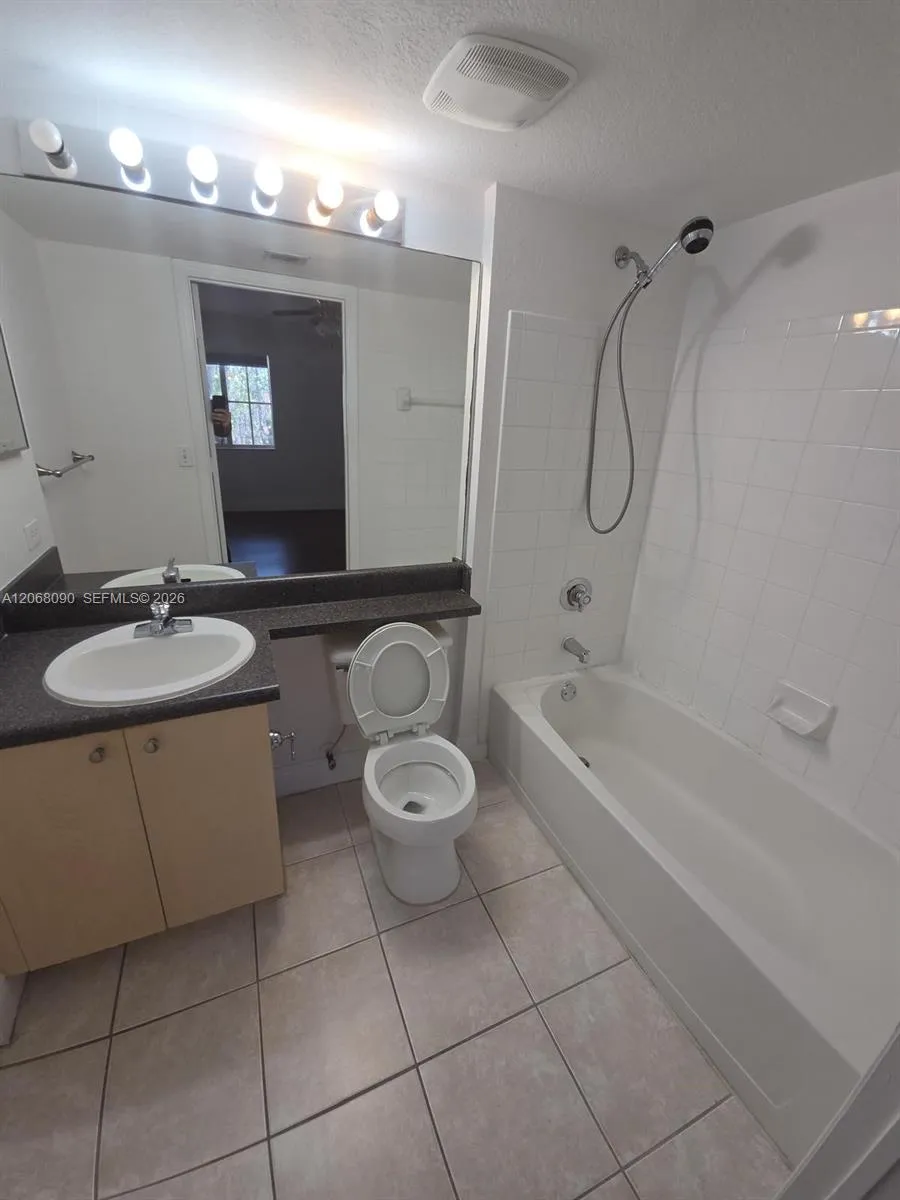 2520 Centergate Dr #303 Miramar, FL 33025