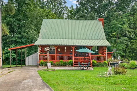 208 Lakeshore Dr