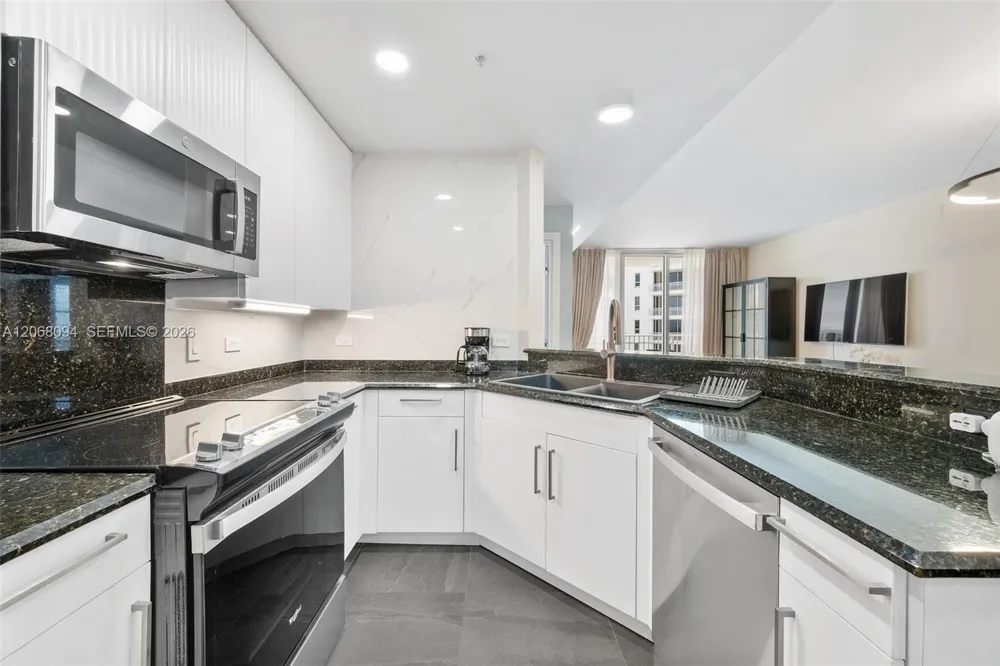 801 Brickell Key Blvd #1805 Miami, FL 33131