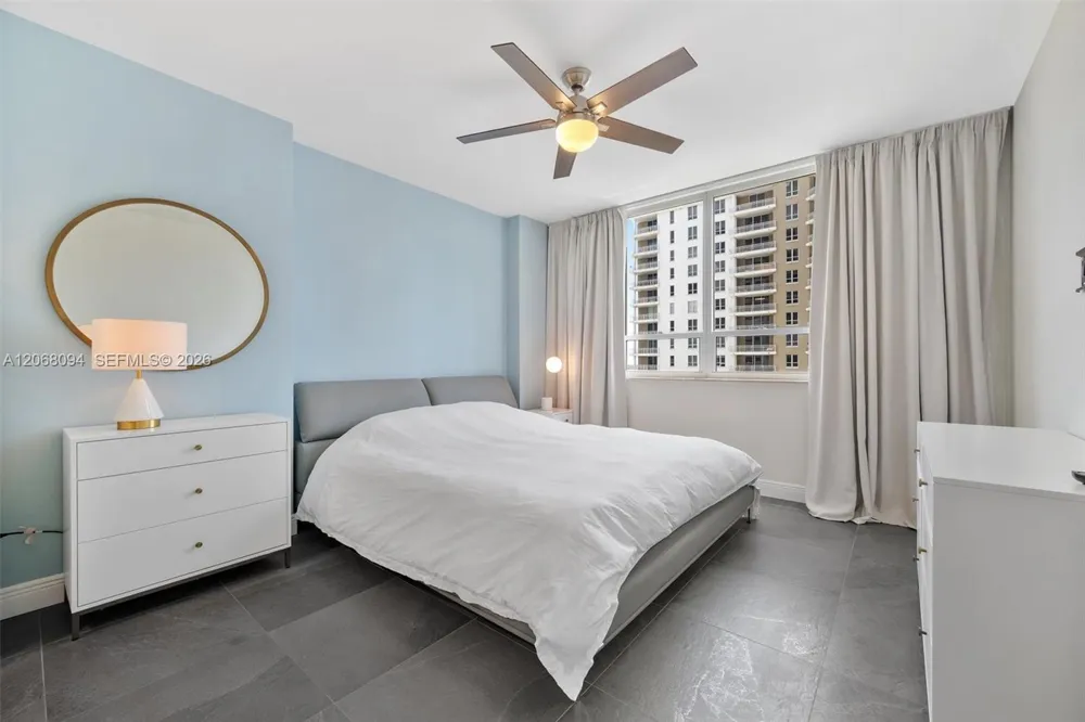 801 Brickell Key Blvd #1805 Miami, FL 33131
