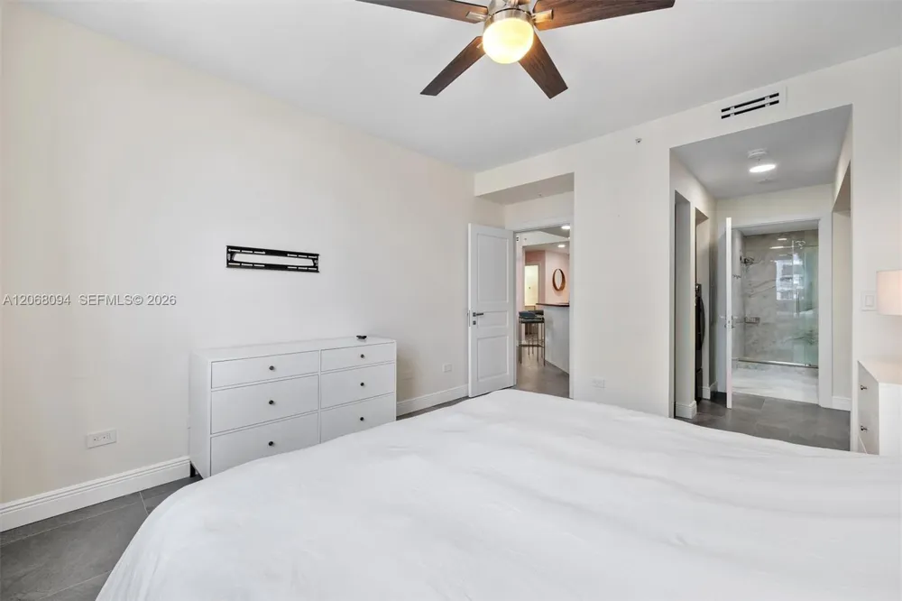801 Brickell Key Blvd #1805 Miami, FL 33131