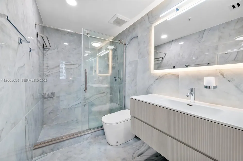 801 Brickell Key Blvd #1805 Miami, FL 33131