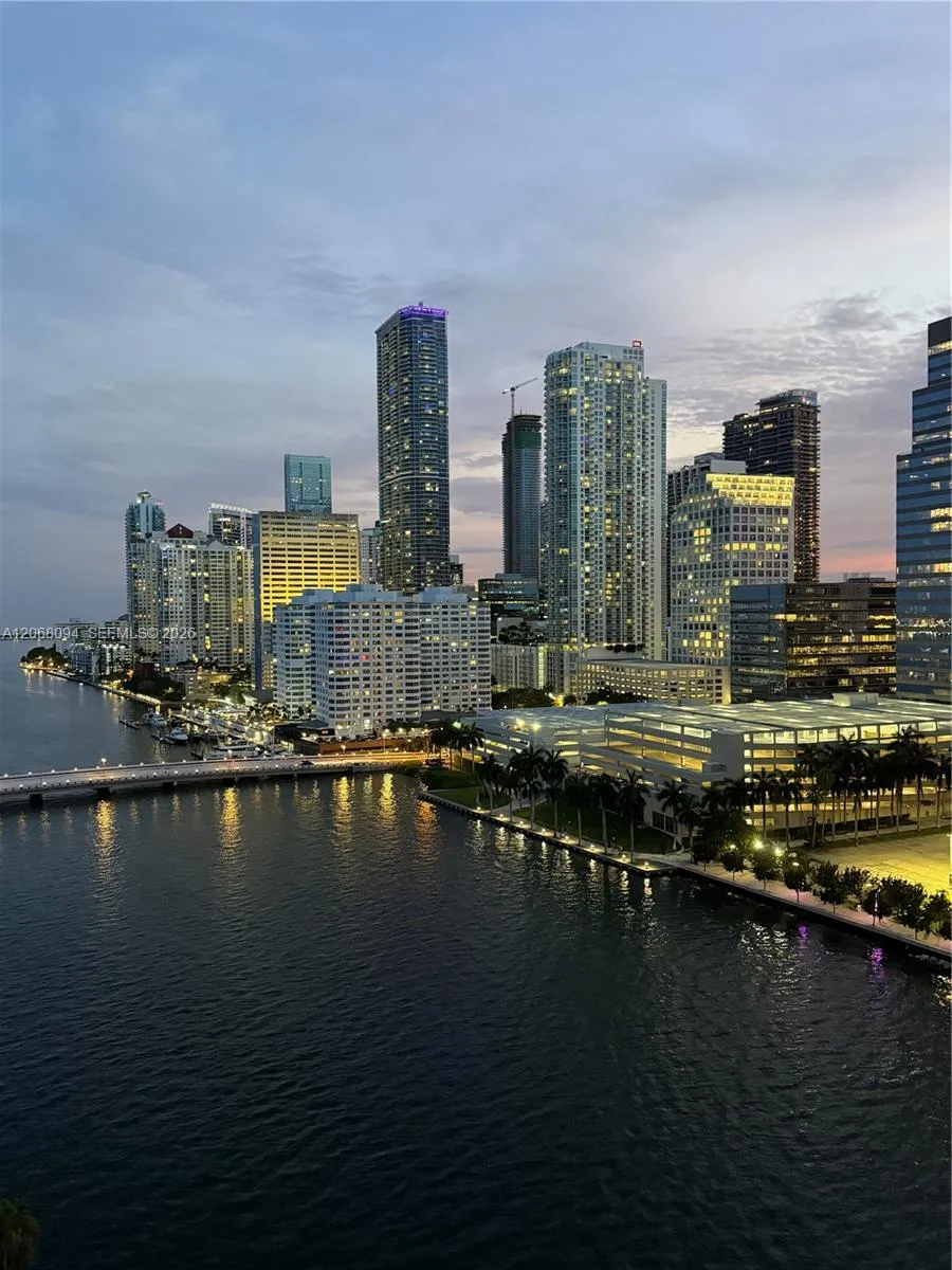 801 Brickell Key Blvd #1805 Miami, FL 33131