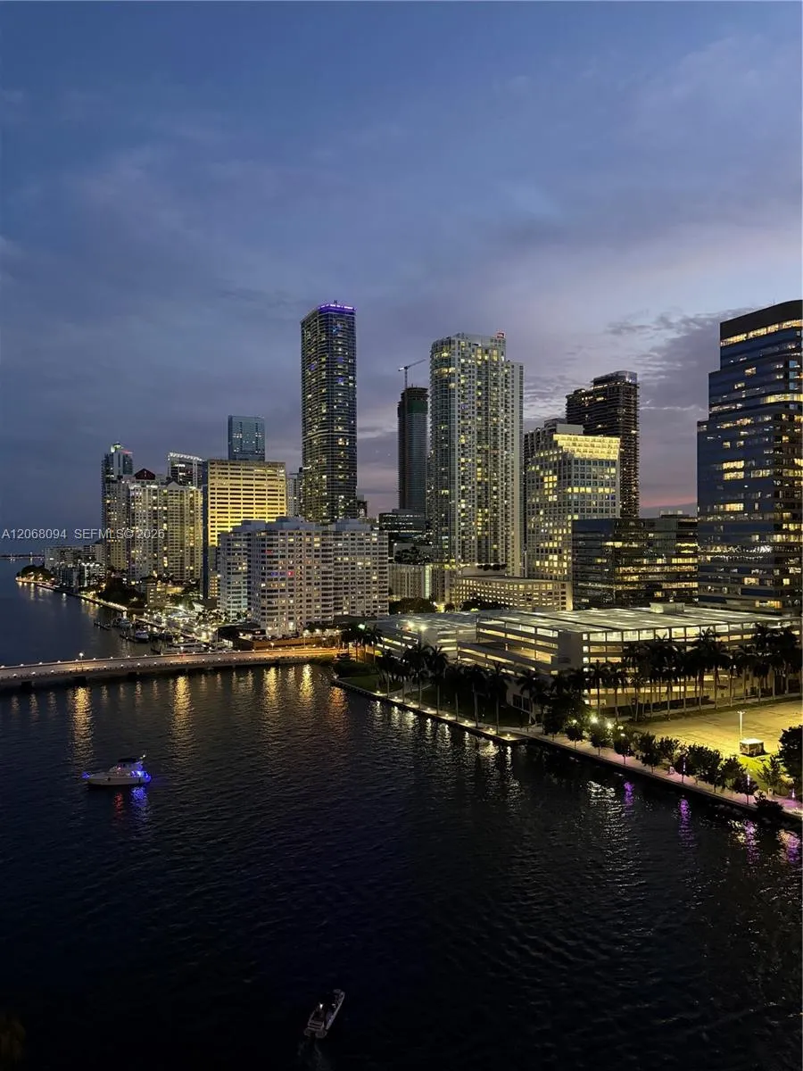 801 Brickell Key Blvd #1805 Miami, FL 33131