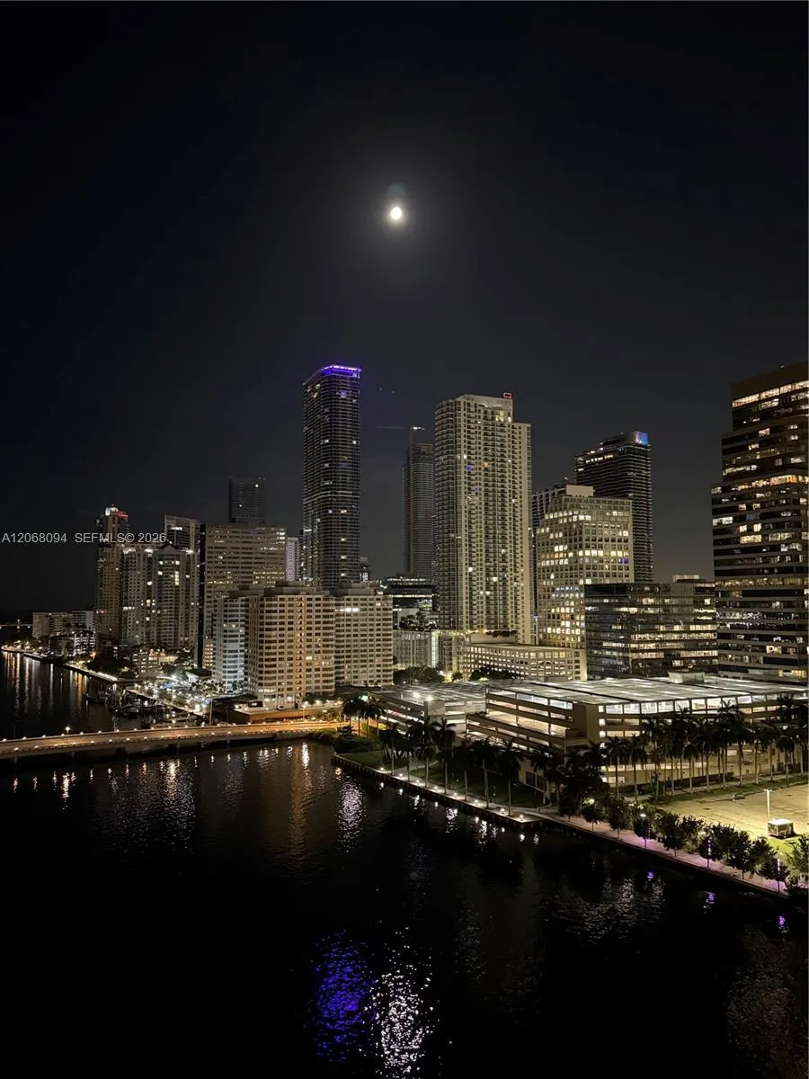 801 Brickell Key Blvd #1805 Miami, FL 33131
