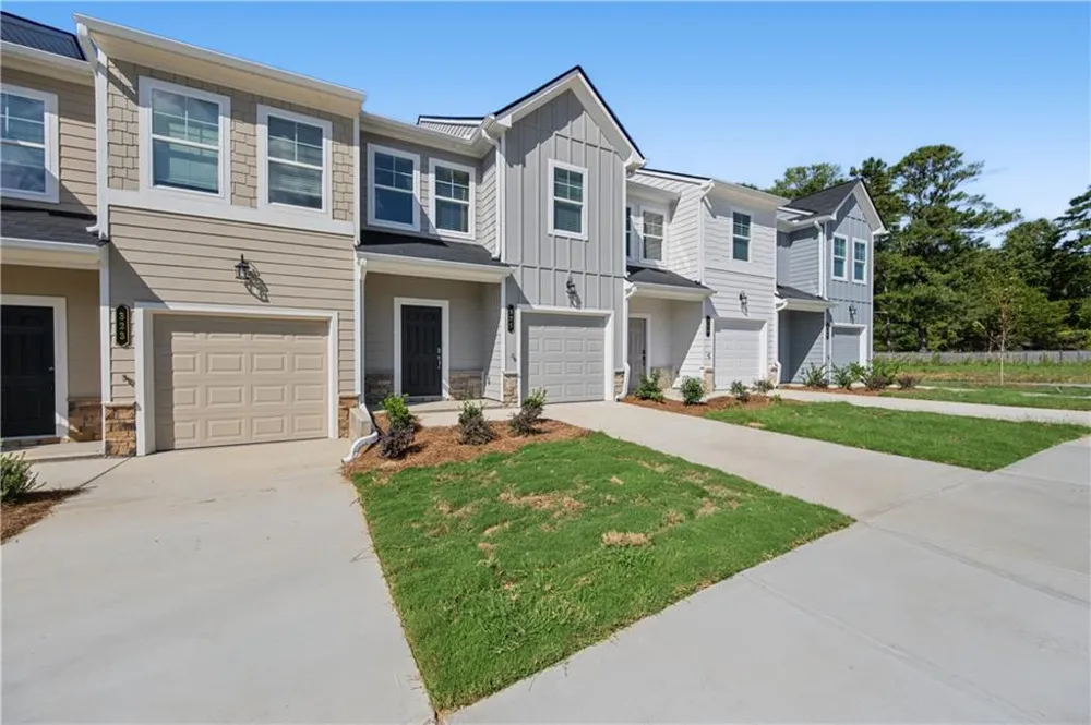 325 Rolling Green Road Adairsville, GA 30103