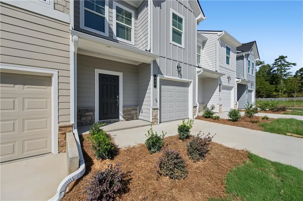 325 Rolling Green Road Adairsville, GA 30103