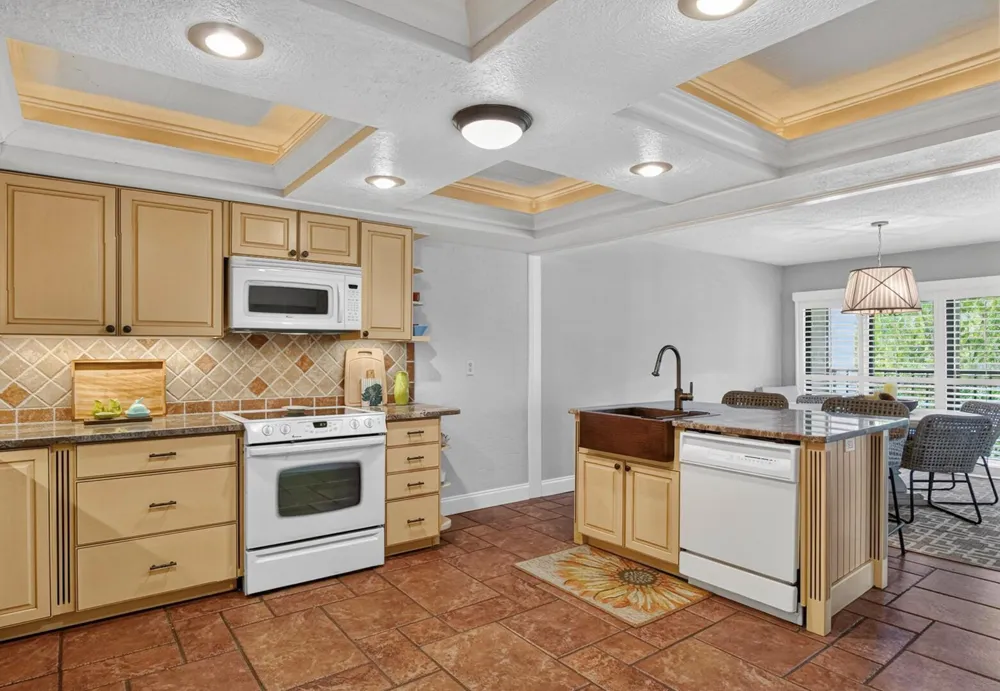 3400 TWIN LAKES TERRACE #201 Fort Pierce, FL 34951