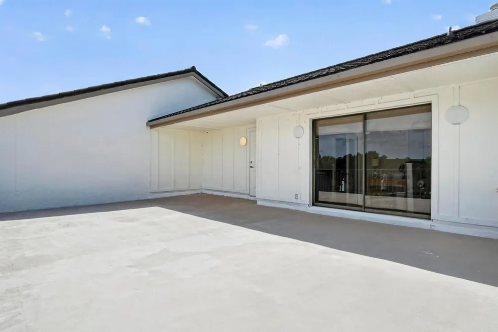 3400 TWIN LAKES TERRACE #201 Fort Pierce, FL 34951