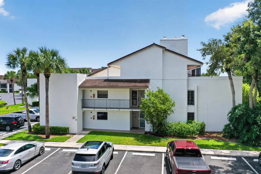 3400 TWIN LAKES TERRACE #201 Fort Pierce, FL 34951