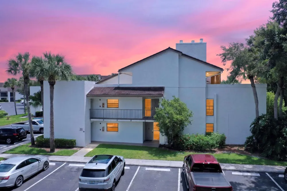 3400 TWIN LAKES TERRACE #201 Fort Pierce, FL 34951