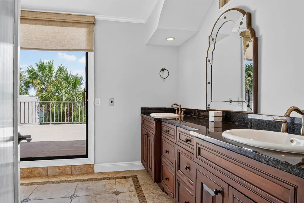 3400 TWIN LAKES TERRACE #201 Fort Pierce, FL 34951