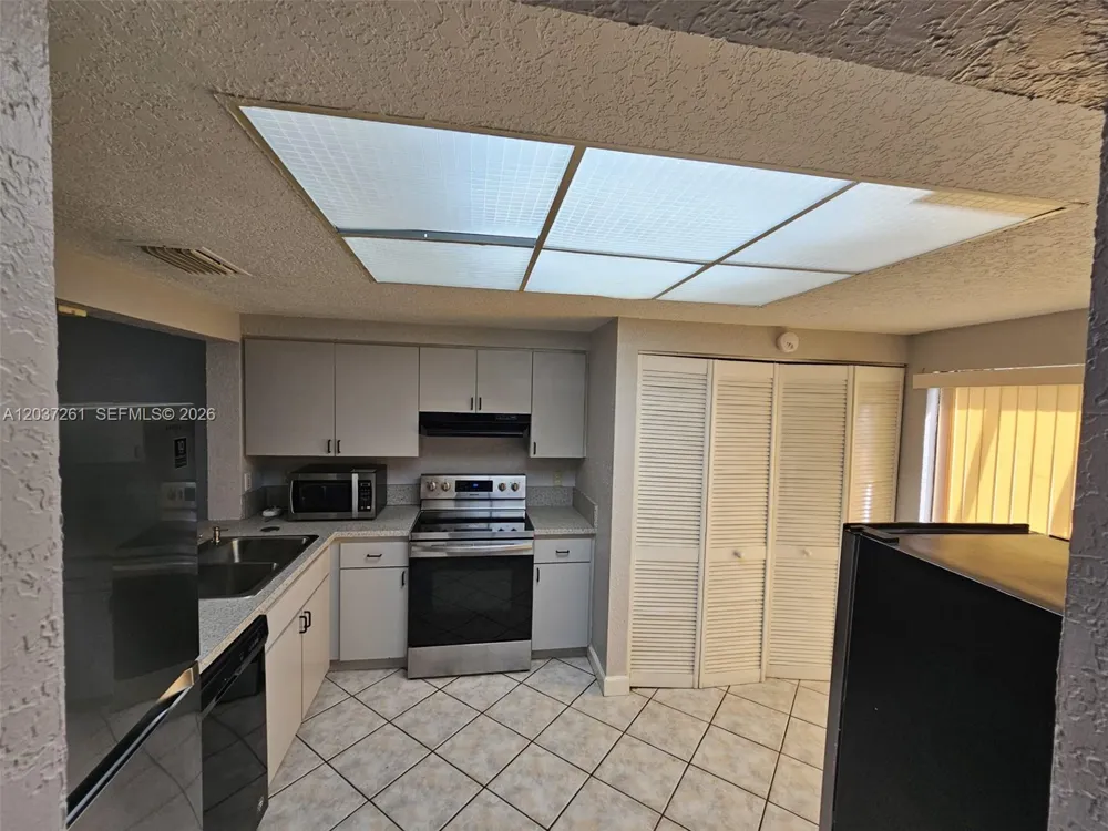 8837 NW 48th St #. Sunrise, FL 33351