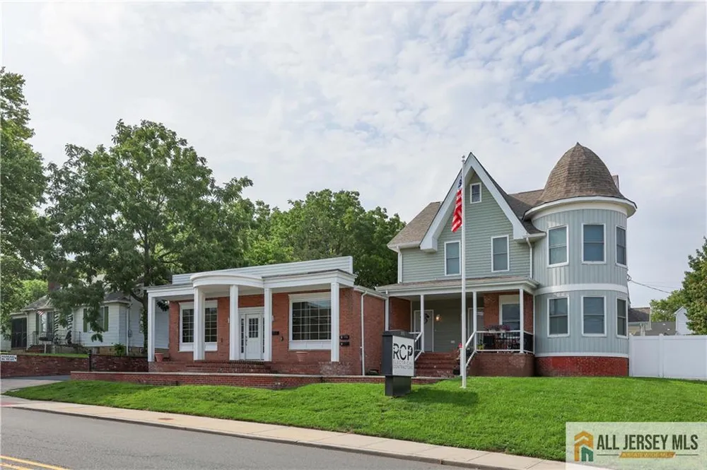 215 Washington Road 