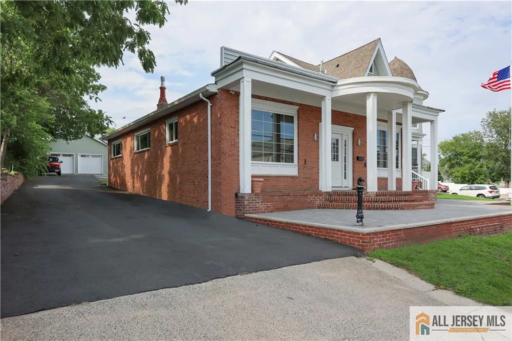 215 Washington Road 
