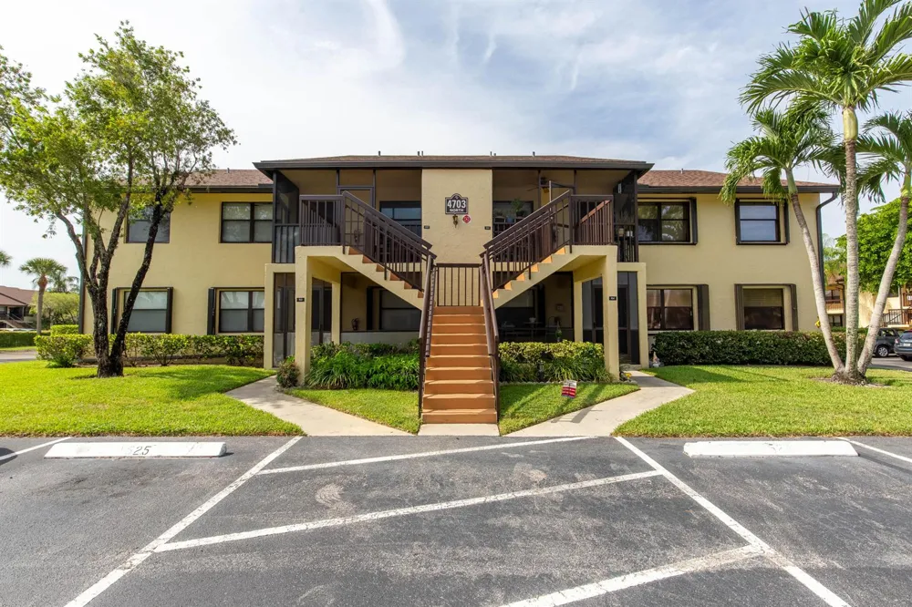 4703 Lucerne Lakes Boulevard E #204 Lake Worth, FL 33467