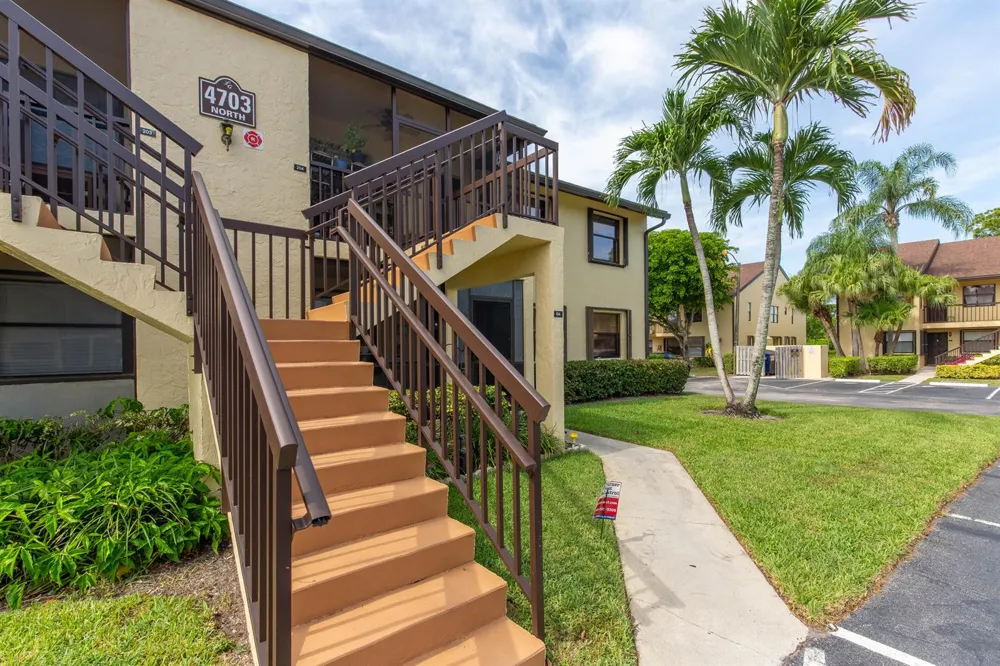 4703 Lucerne Lakes Boulevard E #204 Lake Worth, FL 33467