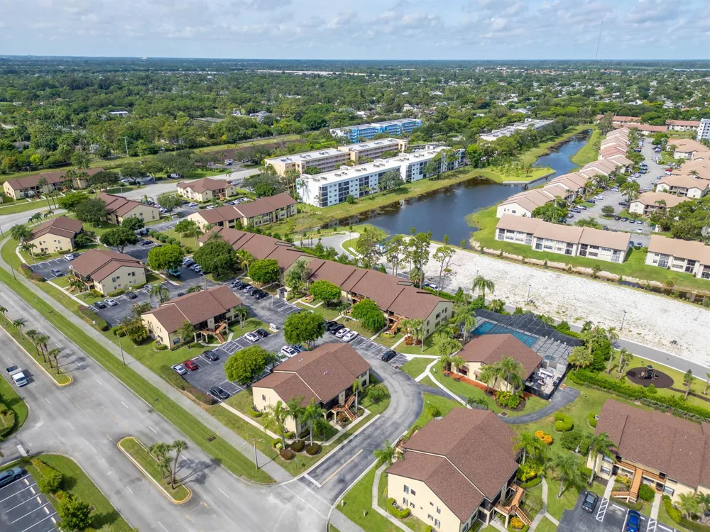4703 Lucerne Lakes Boulevard E #204 Lake Worth, FL 33467
