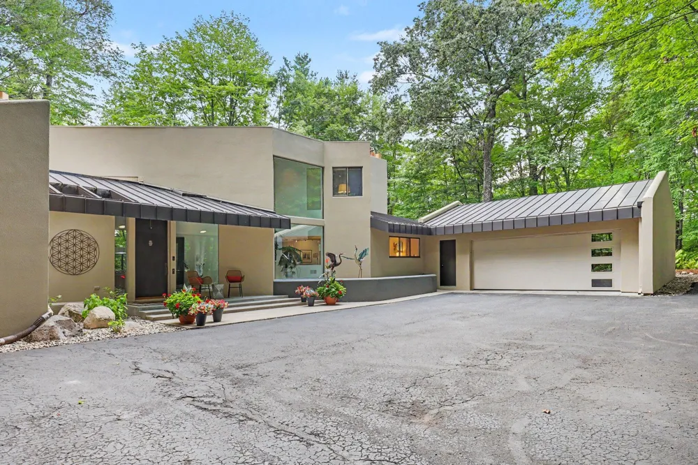 10109 Hathaway Drive Greenville, MI 48838