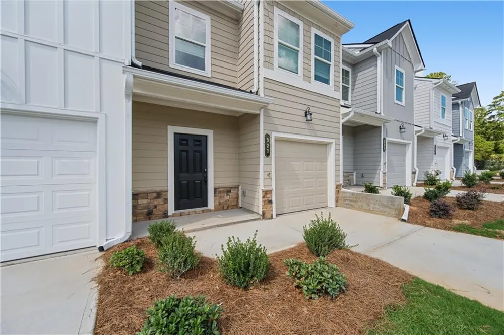 323 Rolling Green Road Adairsville, GA 30103