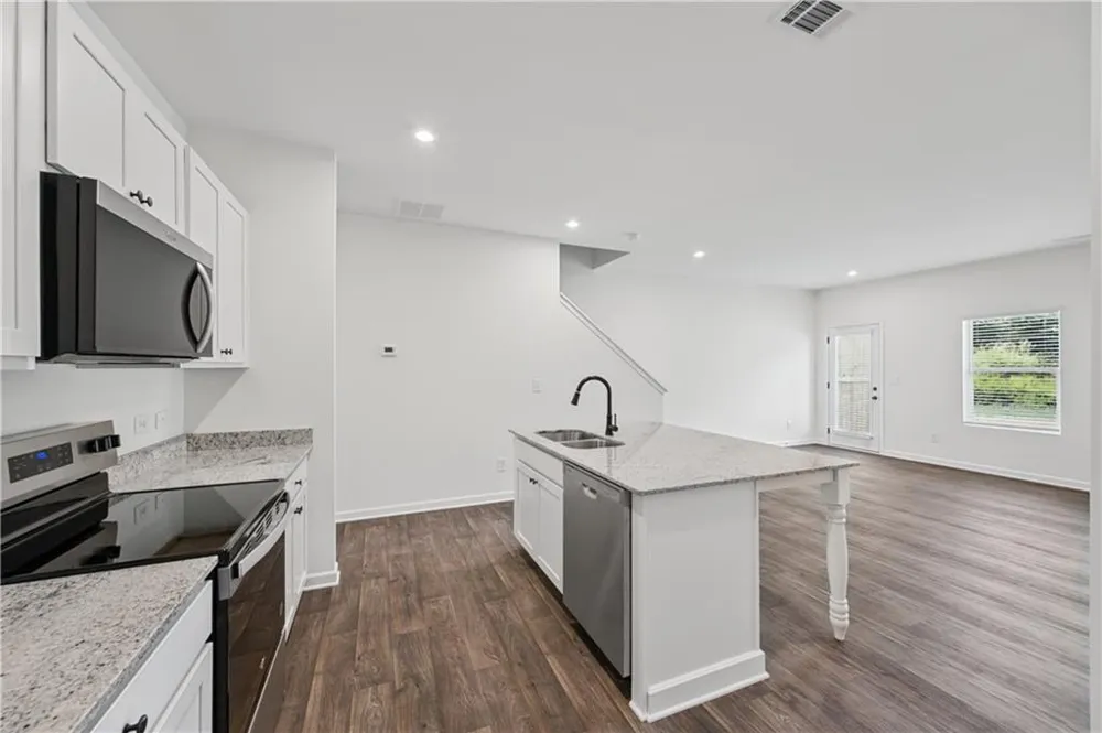 323 Rolling Green Road Adairsville, GA 30103
