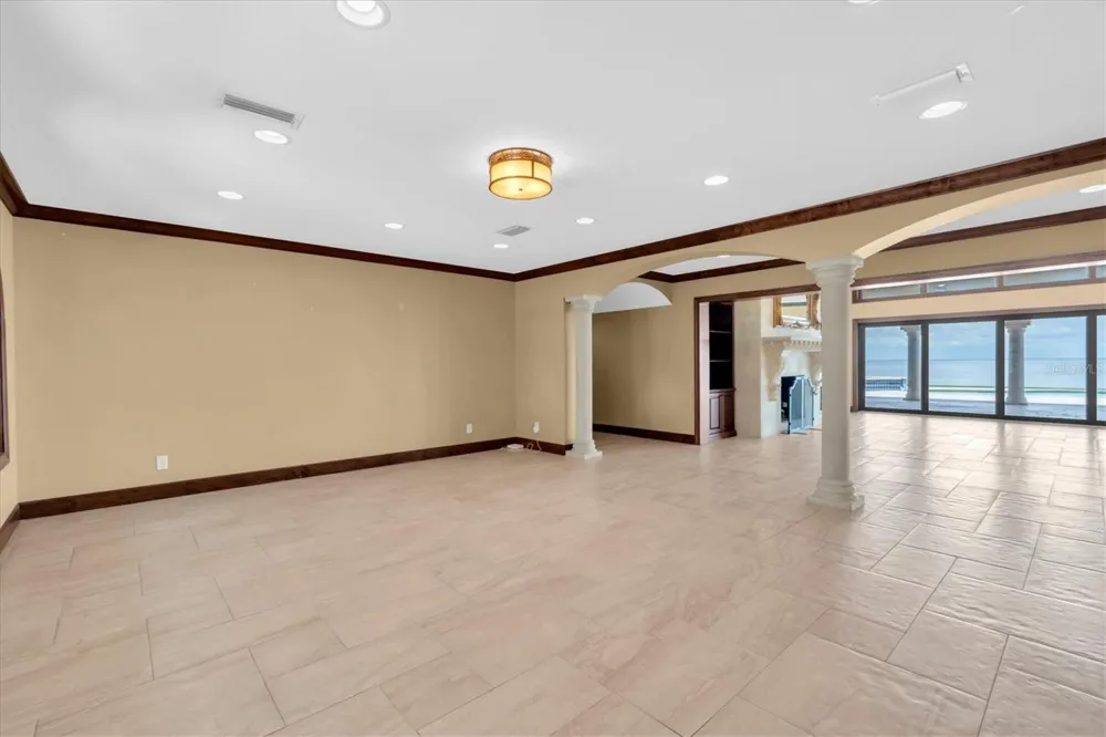 5810 BAHAMA SHORES DRIVE S St Petersburg, FL 33705