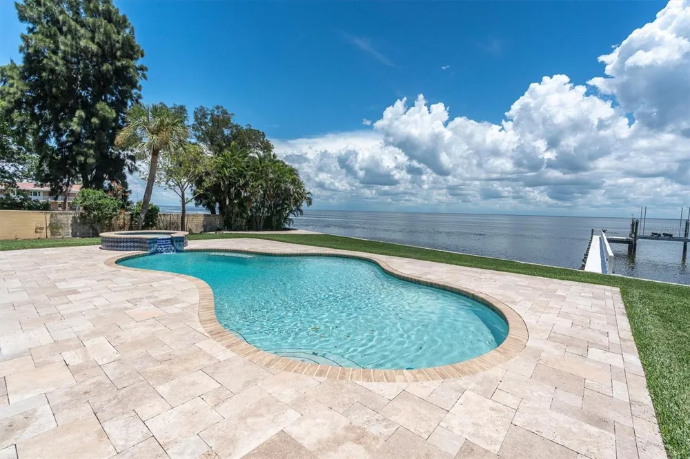 5810 BAHAMA SHORES DRIVE S St Petersburg, FL 33705