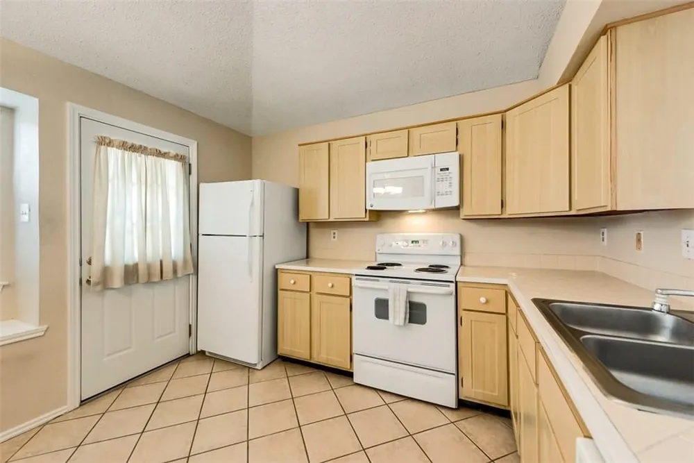 2332 Chestnut Way Bedford, TX 76022