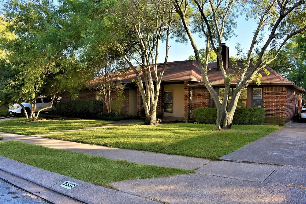 2332 Chestnut Way Bedford, TX 76022