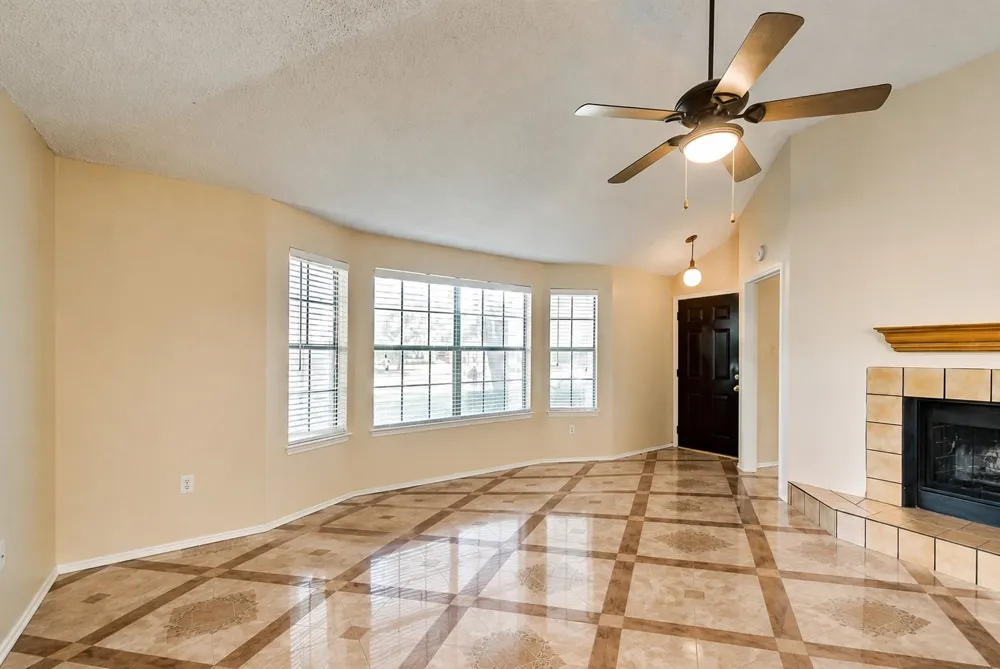 2332 Chestnut Way Bedford, TX 76022