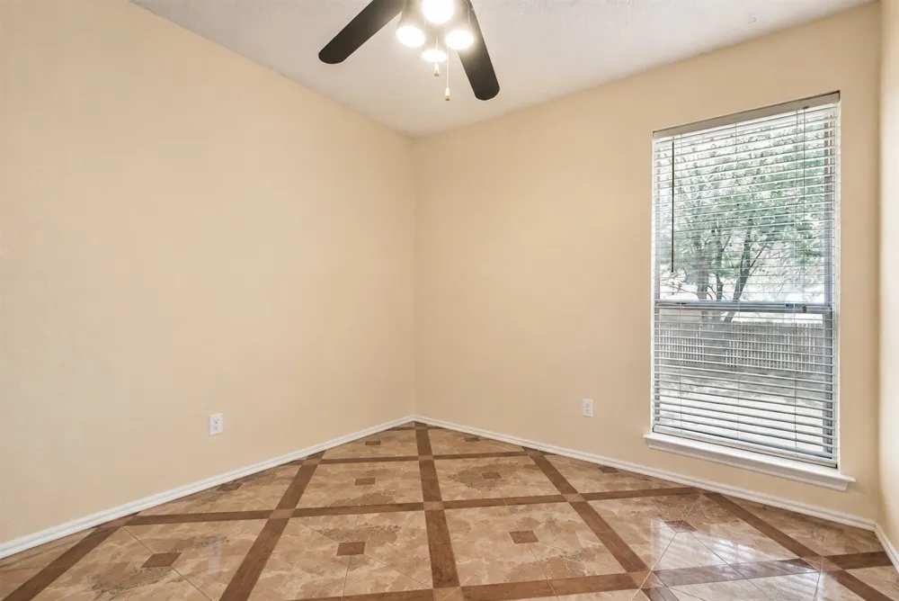 2332 Chestnut Way Bedford, TX 76022