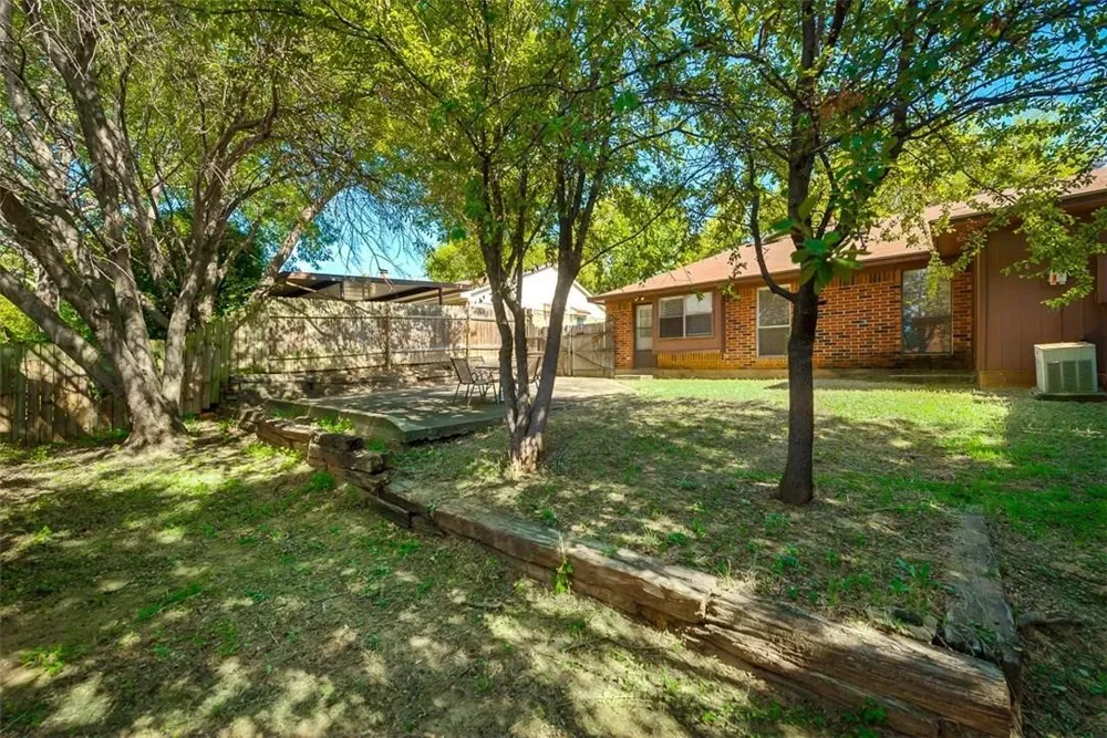 2332 Chestnut Way Bedford, TX 76022