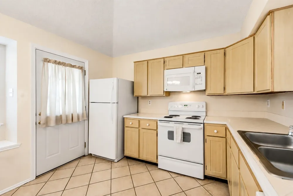 2332 Chestnut Way Bedford, TX 76022