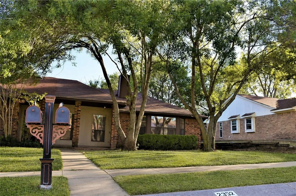 2332 Chestnut Way Bedford, TX 76022