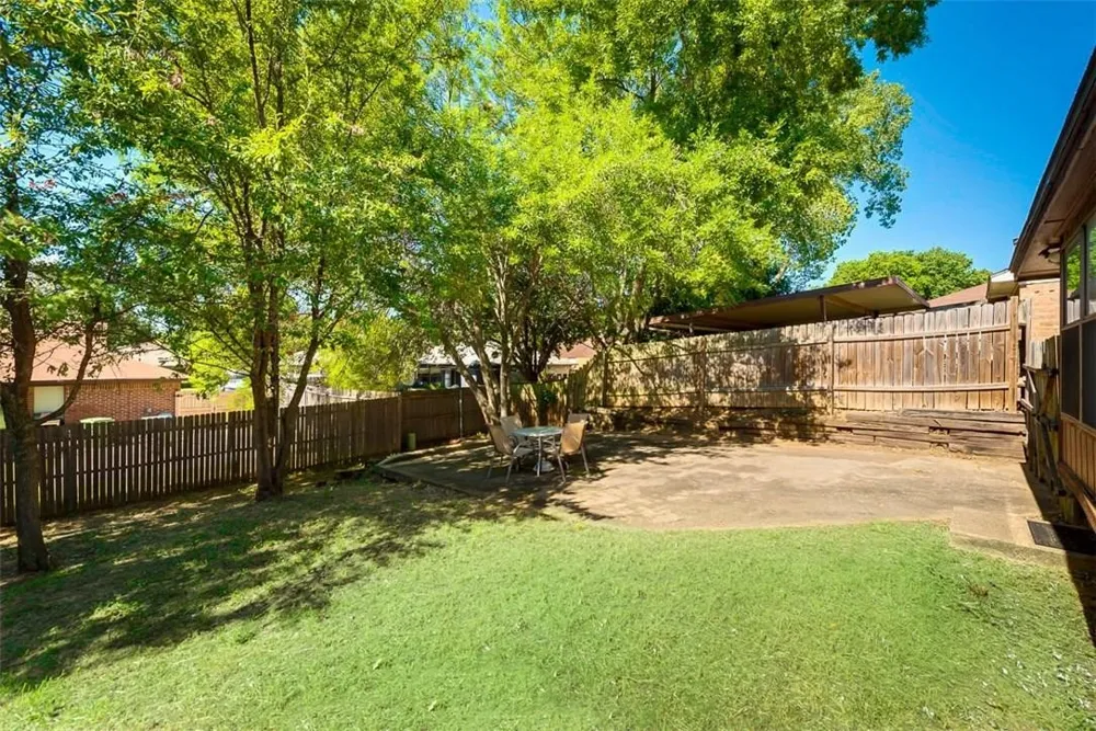 2332 Chestnut Way Bedford, TX 76022